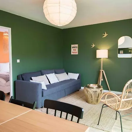 L'Oasis Urbain, Location T4 cosy, 6/8 pers, gare SNCF à 2 pas, + parking privé *